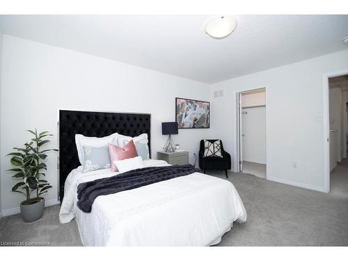 122 Munro Circle, Brantford, ON - Indoor Photo Showing Bedroom