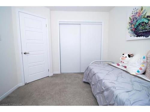 122 Munro Circle, Brantford, ON - Indoor Photo Showing Bedroom