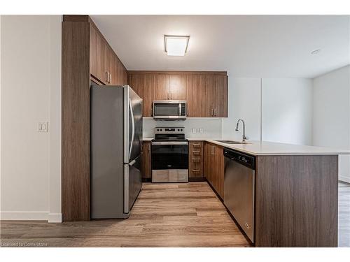 209-479 Charlton Avenue E, Hamilton, ON - Indoor Photo Showing Kitchen