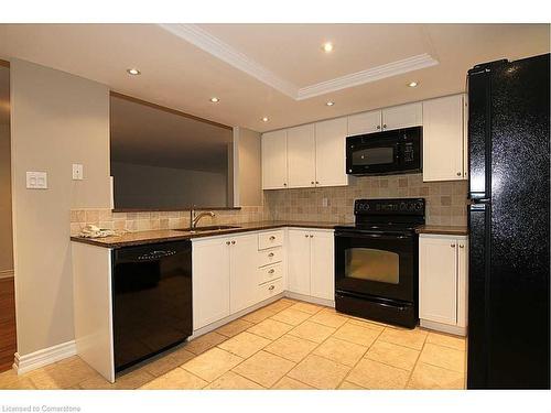 404-1237 North Shore Boulevard, Burlington, ON - Indoor Photo Showing Kitchen