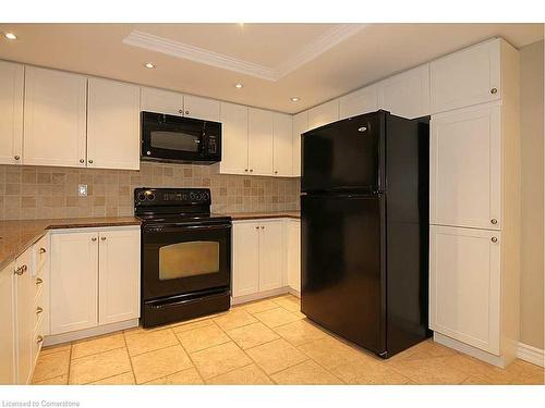 404-1237 North Shore Boulevard, Burlington, ON - Indoor Photo Showing Kitchen