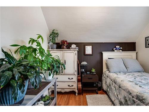 52 Mayflower Avenue, Hamilton, ON - Indoor Photo Showing Bedroom