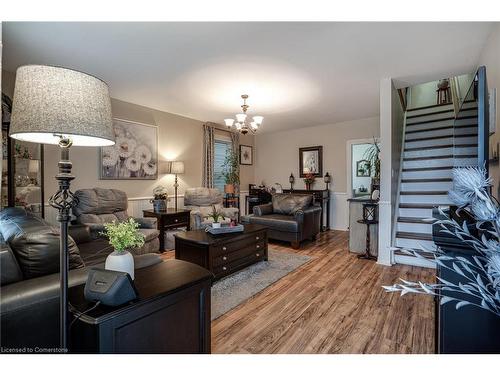 52 Mayflower Avenue, Hamilton, ON - Indoor Photo Showing Living Room