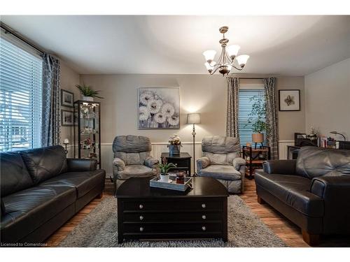 52 Mayflower Avenue, Hamilton, ON - Indoor Photo Showing Living Room