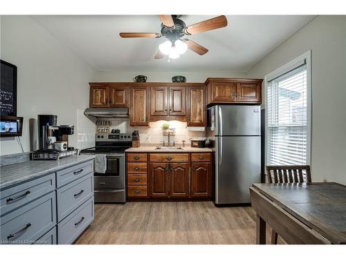 52 Mayflower Avenue, Hamilton, ON - Indoor Photo Showing Kitchen