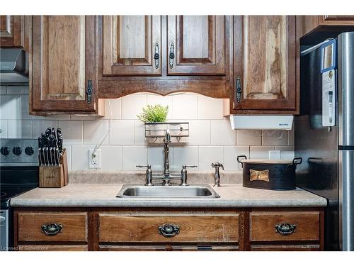 52 Mayflower Avenue, Hamilton, ON - Indoor Photo Showing Kitchen