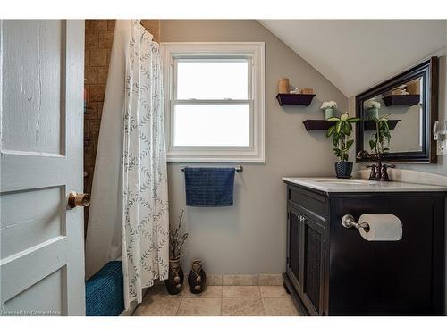 52 Mayflower Avenue, Hamilton, ON - Indoor Photo Showing Bathroom