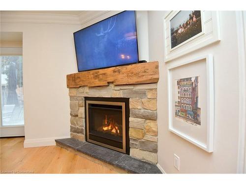 13-3333 New Street, Burlington, ON - Indoor Photo Showing Living Room With Fireplace