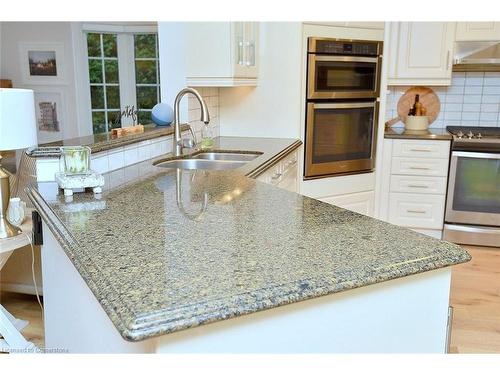 13-3333 New Street, Burlington, ON - Indoor Photo Showing Kitchen With Double Sink With Upgraded Kitchen