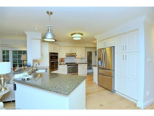 13-3333 New Street, Burlington, ON - Indoor Photo Showing Kitchen With Double Sink With Upgraded Kitchen