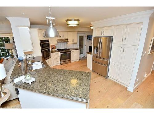 13-3333 New Street, Burlington, ON - Indoor Photo Showing Kitchen