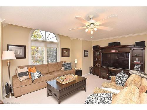 13-3333 New Street, Burlington, ON - Indoor Photo Showing Living Room