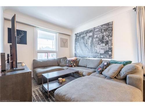 28 Britannia Avenue, Hamilton, ON - Indoor Photo Showing Living Room