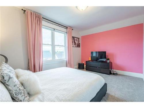 28 Britannia Avenue, Hamilton, ON - Indoor Photo Showing Bedroom