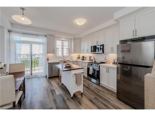 37-120 Court Drive, Paris, ON - Indoor Photo Showing Kitchen With Stainless Steel Kitchen With Upgraded Kitchen