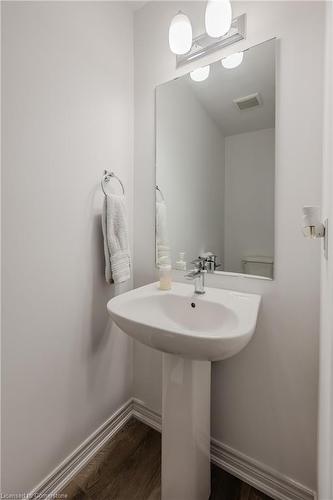 37-120 Court Drive, Paris, ON - Indoor Photo Showing Bathroom