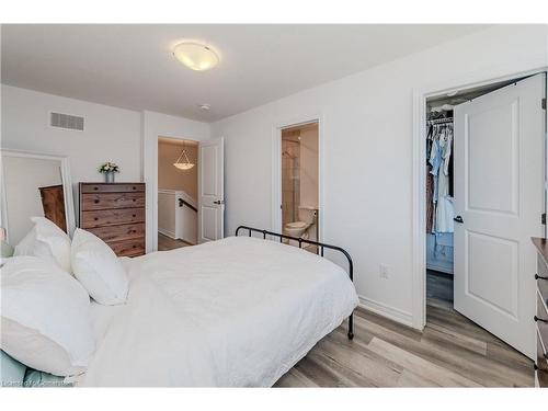 37-120 Court Drive, Paris, ON - Indoor Photo Showing Bedroom