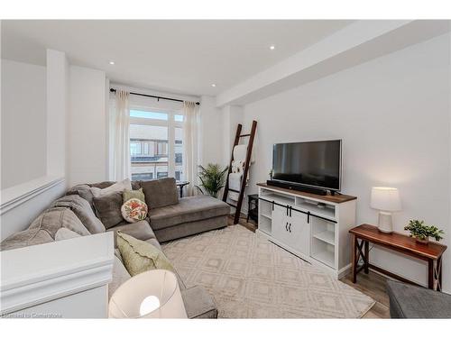 37-120 Court Drive, Paris, ON - Indoor Photo Showing Living Room