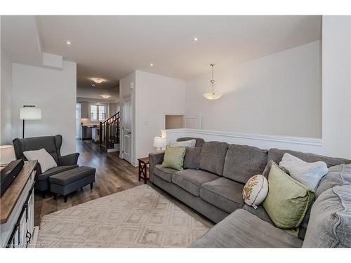 37-120 Court Drive, Paris, ON - Indoor Photo Showing Living Room