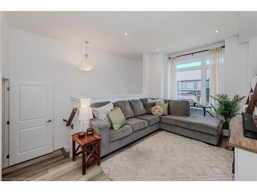 37-120 Court Drive, Paris, ON - Indoor Photo Showing Living Room