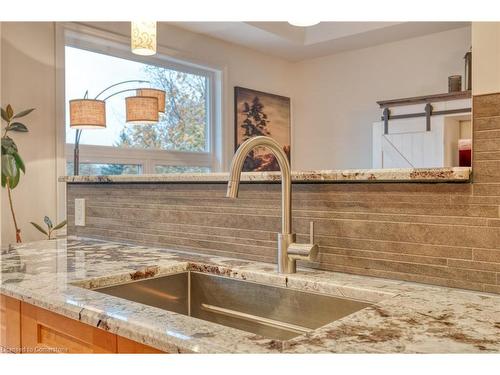 5 Twentyplace Boulevard, Mount Hope, ON - Indoor Photo Showing Kitchen