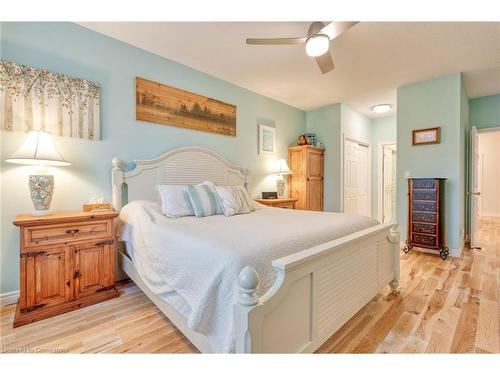 5 Twentyplace Boulevard, Mount Hope, ON - Indoor Photo Showing Bedroom