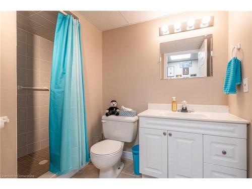 5 Twentyplace Boulevard, Mount Hope, ON - Indoor Photo Showing Bathroom