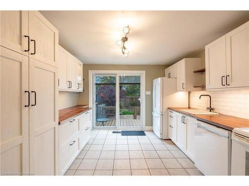 19 Strachan Street E, Hamilton, ON - Indoor Photo Showing Kitchen