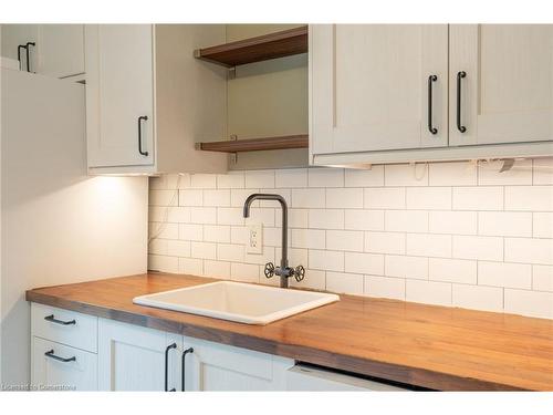 19 Strachan Street E, Hamilton, ON - Indoor Photo Showing Kitchen