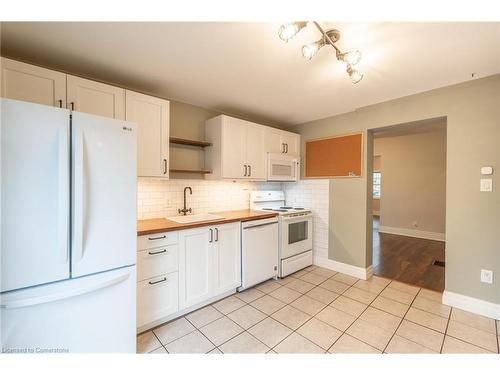 19 Strachan Street E, Hamilton, ON - Indoor Photo Showing Kitchen