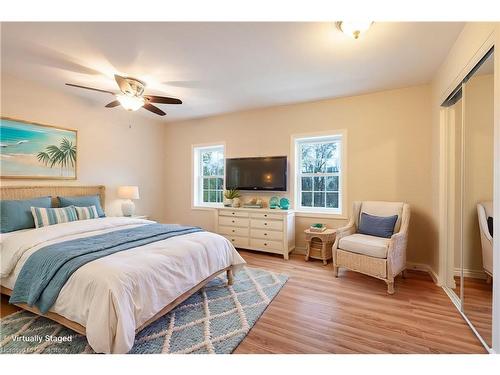 19 Strachan Street E, Hamilton, ON - Indoor Photo Showing Bedroom