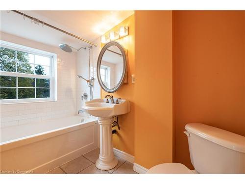 19 Strachan Street E, Hamilton, ON - Indoor Photo Showing Bathroom