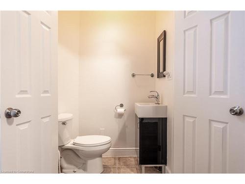 19 Strachan Street E, Hamilton, ON - Indoor Photo Showing Bathroom