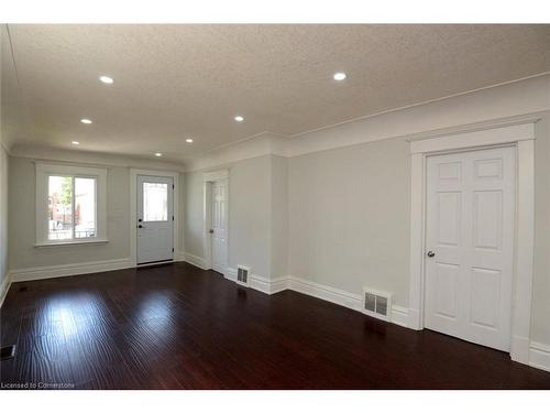 96 Cameron Avenue N, Hamilton, ON - Indoor Photo Showing Other Room