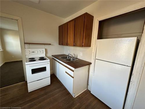 3-119 Holton Avenue S, Hamilton, ON - Indoor Photo Showing Kitchen With Double Sink