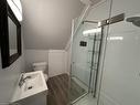 4-119 Holton Avenue S, Hamilton, ON  - Indoor Photo Showing Bathroom 