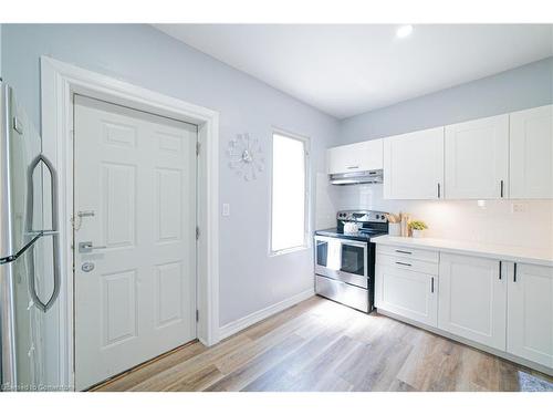 17 Kinrade Avenue, Hamilton, ON - Indoor Photo Showing Kitchen