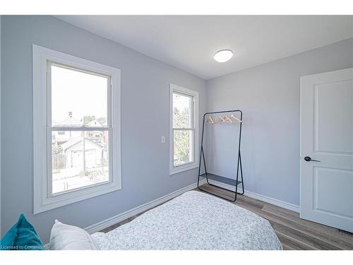 17 Kinrade Avenue, Hamilton, ON - Indoor Photo Showing Bedroom