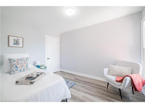 17 Kinrade Avenue, Hamilton, ON - Indoor Photo Showing Bedroom