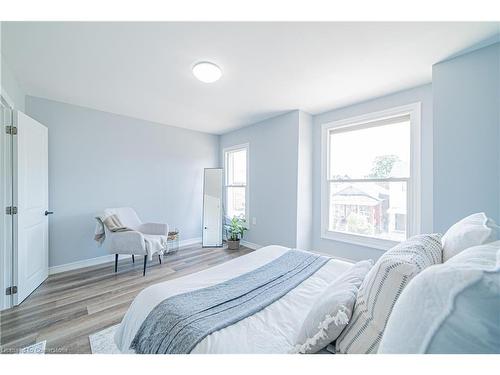 17 Kinrade Avenue, Hamilton, ON - Indoor Photo Showing Bedroom