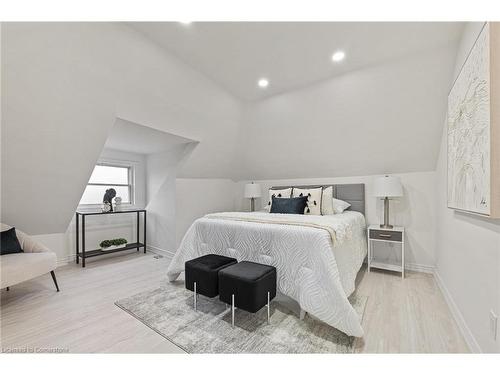 5122 Jepson Street, Niagara Falls, ON - Indoor Photo Showing Bedroom