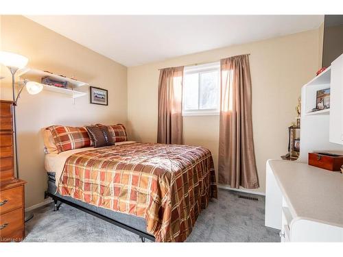 64-5475 Lakeshore Road, Burlington, ON - Indoor Photo Showing Bedroom