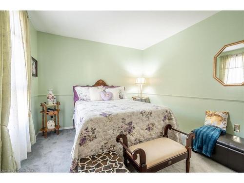 64-5475 Lakeshore Road, Burlington, ON - Indoor Photo Showing Bedroom