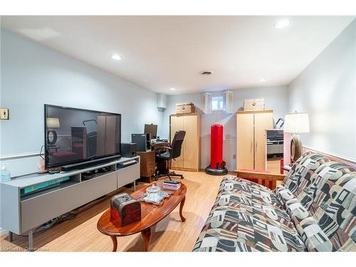 64-5475 Lakeshore Road, Burlington, ON - Indoor Photo Showing Living Room