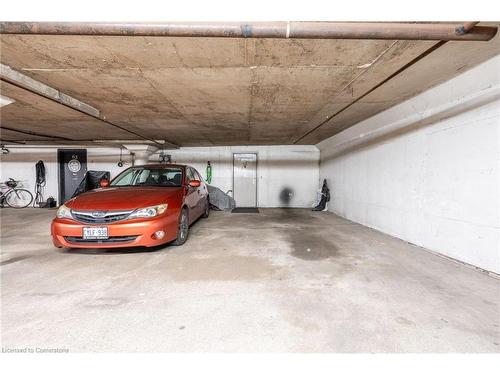 64-5475 Lakeshore Road, Burlington, ON - Indoor Photo Showing Garage