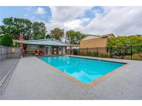 64-5475 Lakeshore Road, Burlington, ON - Outdoor With In Ground Pool