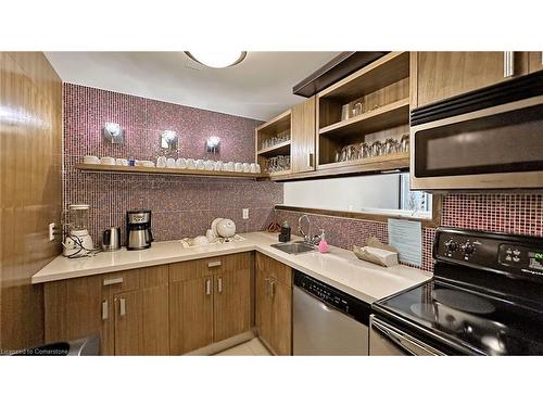 702-20 Gothic Avenue, Toronto, ON - Indoor Photo Showing Kitchen