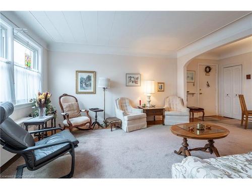 407C-5 East 36Th Street, Hamilton, ON - Indoor Photo Showing Living Room