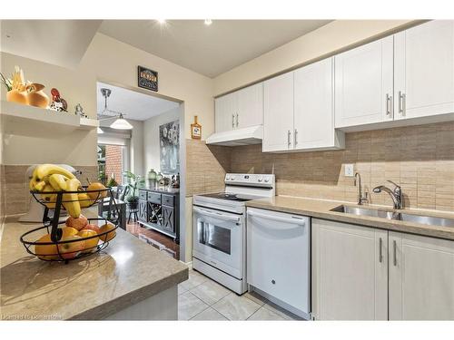 28-14 Derby Street, Hamilton, ON - Indoor Photo Showing Kitchen With Double Sink