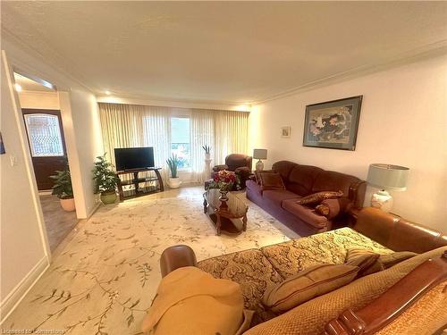 151 Homeside Avenue, Hamilton, ON - Indoor Photo Showing Living Room